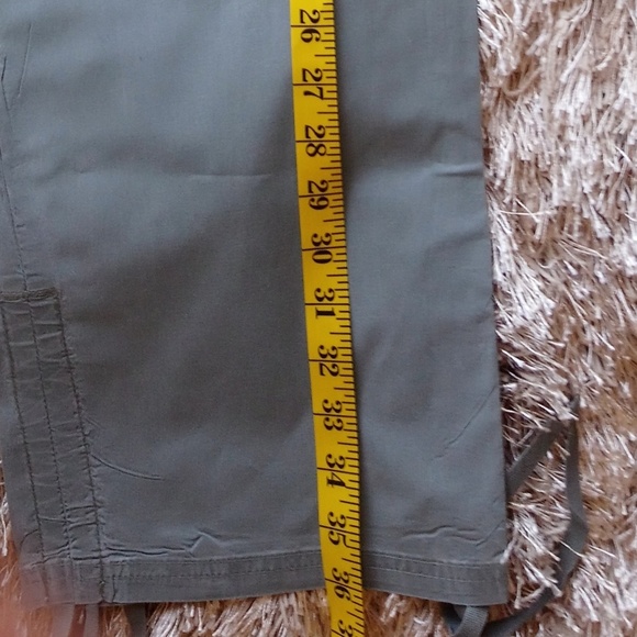 EUC Olive Gloria Vanderbilt Capris or Pants - Picture 4 of 4